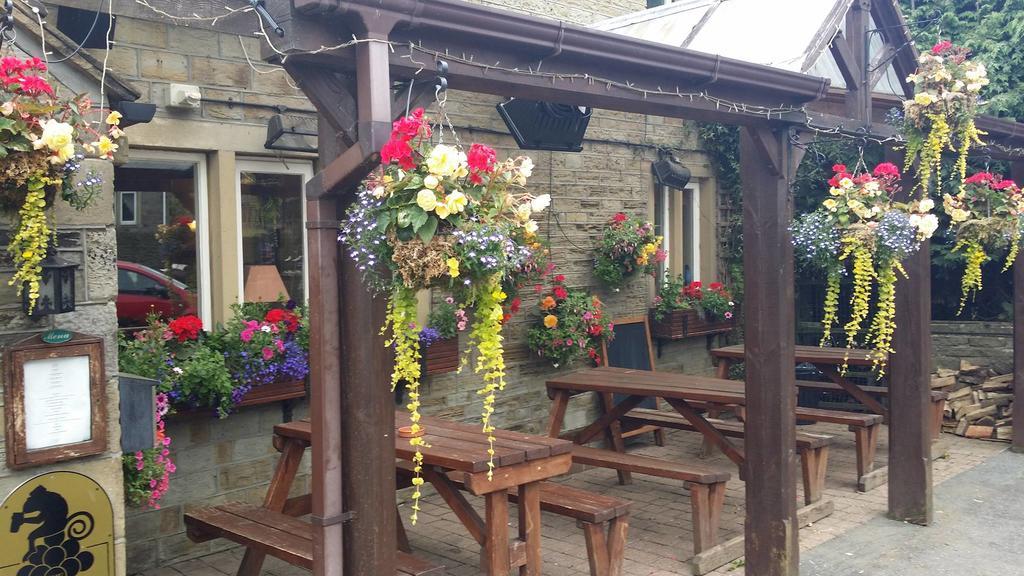 The Rose And Crown 호텔 허더즈필드 외부 사진